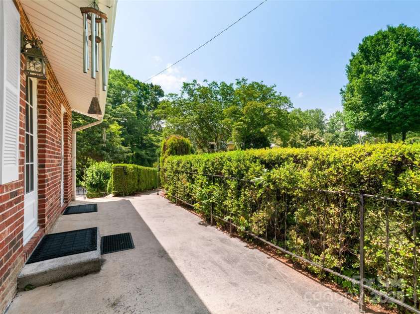 167 Panorama Drive, Franklin, NC 28734.  MLS# CAR4267910, YatesRealty ID 10823. 