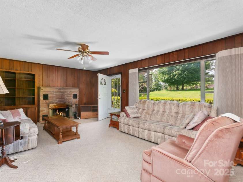 167 Panorama Drive, Franklin, NC 28734.  MLS# CAR4267910, YatesRealty ID 10823. 