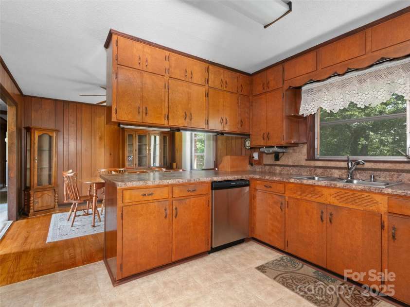 167 Panorama Drive, Franklin, NC 28734.  MLS# CAR4267910, YatesRealty ID 10823. 