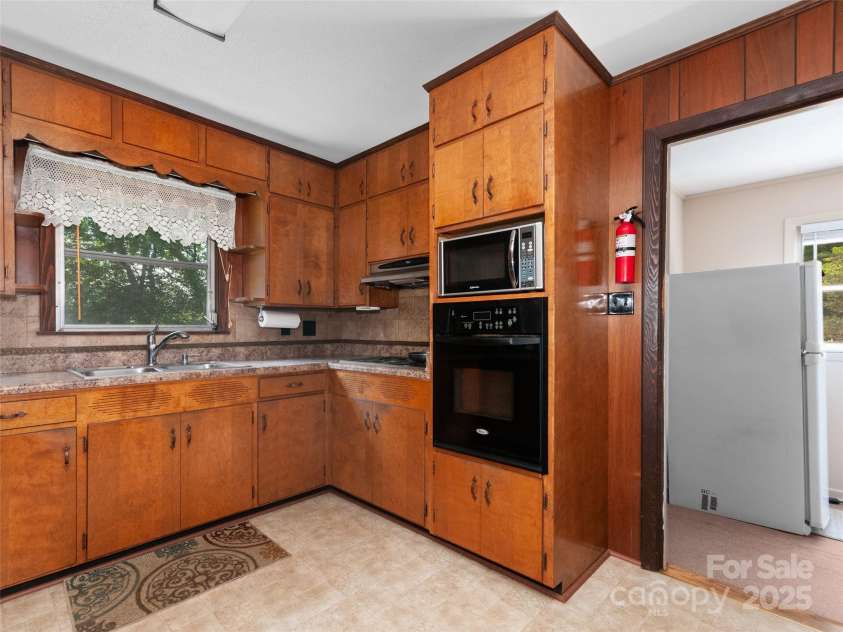 167 Panorama Drive, Franklin, NC 28734.  MLS# CAR4267910, YatesRealty ID 10823. 