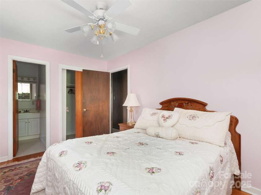 167 Panorama Drive, Franklin, NC 28734.  MLS# CAR4267910, YatesRealty ID 10823. 