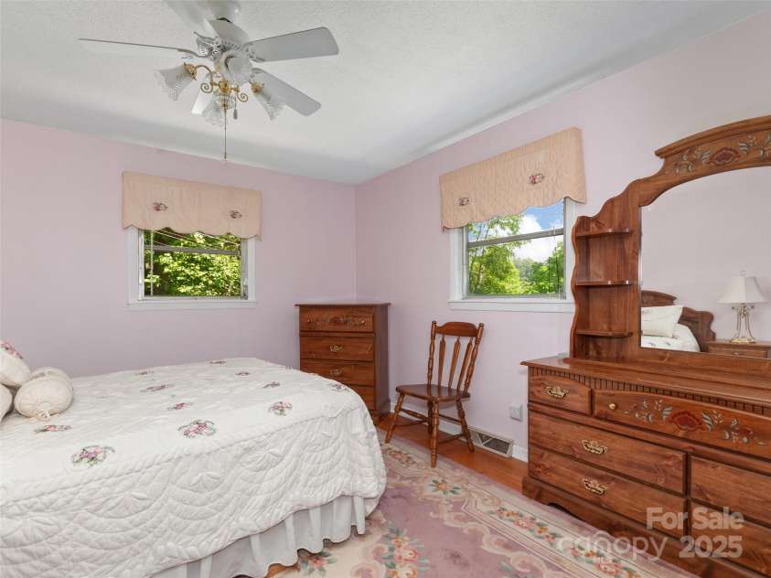 167 Panorama Drive, Franklin, NC 28734.  MLS# CAR4267910, YatesRealty ID 10823. 