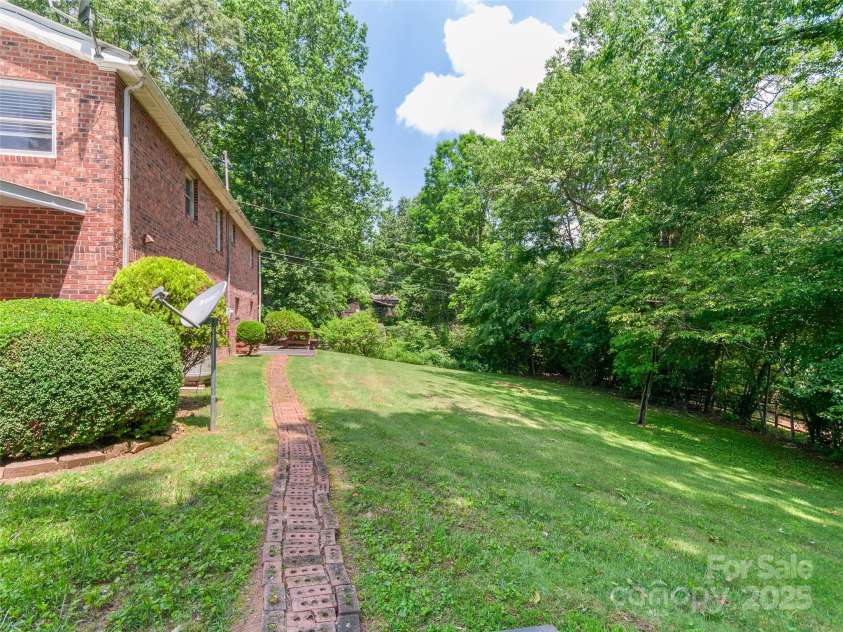 167 Panorama Drive, Franklin, NC 28734.  MLS# CAR4267910, YatesRealty ID 10823. 