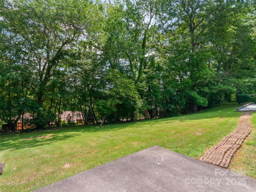 167 Panorama Drive, Franklin, NC 28734.  MLS# CAR4267910, YatesRealty ID 10823. 