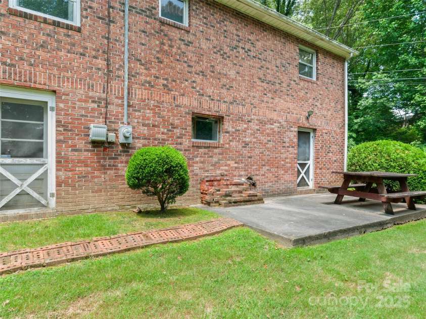 167 Panorama Drive, Franklin, NC 28734.  MLS# CAR4267910, YatesRealty ID 10823. 