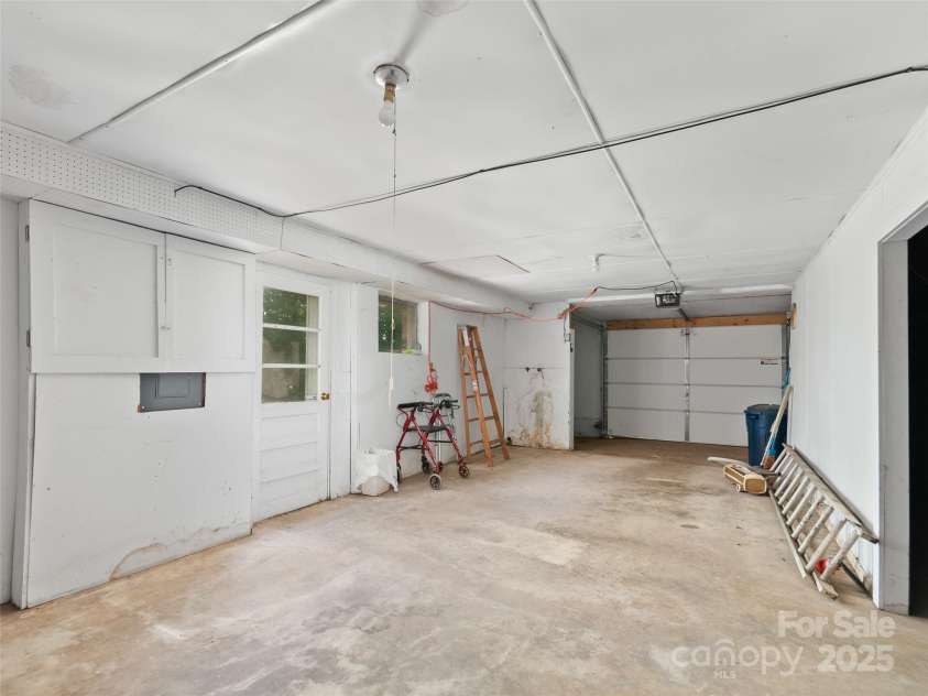 167 Panorama Drive, Franklin, NC 28734.  MLS# CAR4267910, YatesRealty ID 10823. 