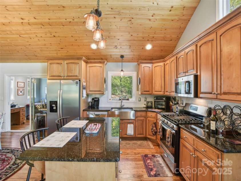 603 Oleta Road, Hendersonville, NC 28792.  MLS# CAR4252502, YatesRealty ID 10823. 