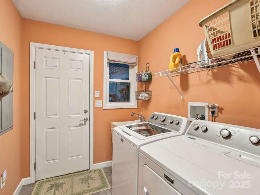 603 Oleta Road, Hendersonville, NC 28792.  MLS# CAR4252502, YatesRealty ID 10823. 