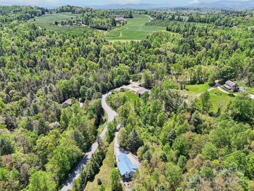 603 Oleta Road, Hendersonville, NC 28792.  MLS# CAR4252502, YatesRealty ID 10823. 