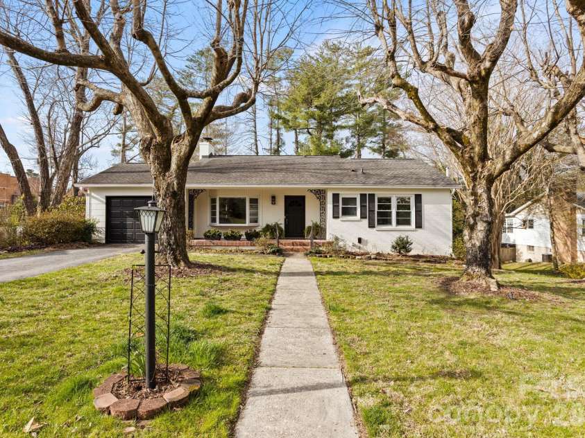 1223 Oakland Street, Hendersonville, NC 28792.  MLS# CAR4345290, YatesRealty ID 10824. 