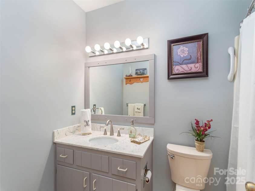 21 Flint Lane, Maggie Valley, NC 28751.  MLS# CAR4181508, YatesRealty ID 10824. Guest Bathroom