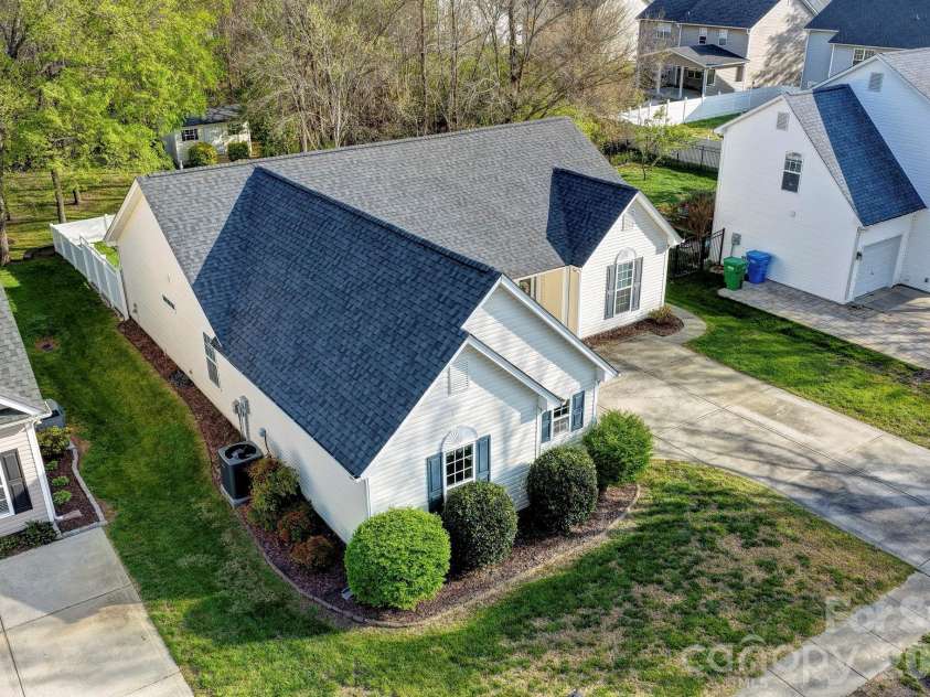 8423 Meadowcreek Village Drive, Locust, NC 28097.  MLS# CAR4364705, YatesRealty ID 10825. 