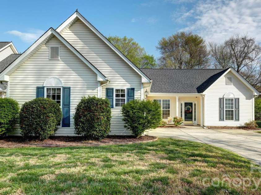8423 Meadowcreek Village Drive, Locust, NC 28097.  MLS# CAR4364705, YatesRealty ID 10825. 
