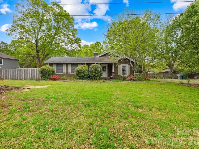 8035 Pleasant Grove Road, Charlotte, NC 28216.  MLS# CAR4368062, YatesRealty ID 10826. 