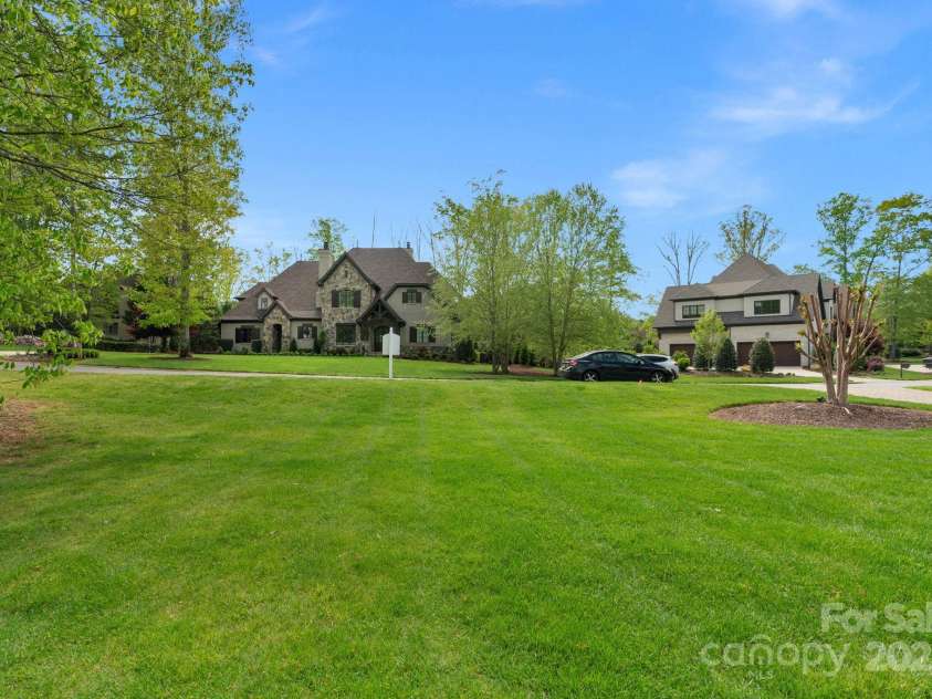 8100 Skye Knoll Drive, Waxhaw, NC 28173.  MLS# CAR4244698, YatesRealty ID 10827. 