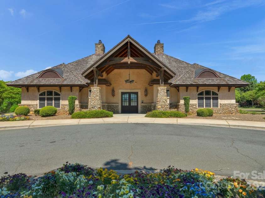 8100 Skye Knoll Drive, Waxhaw, NC 28173.  MLS# CAR4244698, YatesRealty ID 10827. Clubhouse