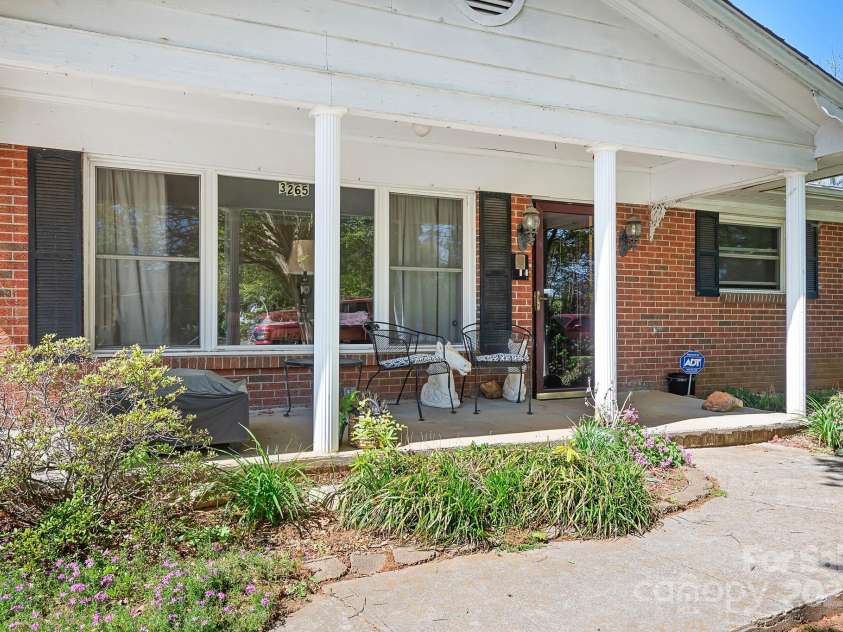 3265 Innes Street, Salisbury, NC 28144.  MLS# CAR4249369, YatesRealty ID 10828. 