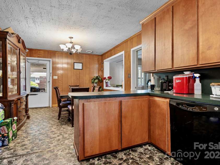 3265 Innes Street, Salisbury, NC 28144.  MLS# CAR4249369, YatesRealty ID 10828. 