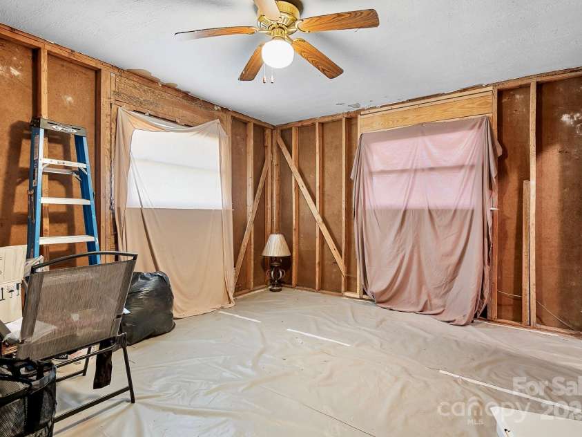 3265 Innes Street, Salisbury, NC 28144.  MLS# CAR4249369, YatesRealty ID 10828. 