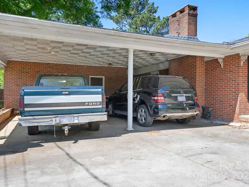 3265 Innes Street, Salisbury, NC 28144.  MLS# CAR4249369, YatesRealty ID 10828. 