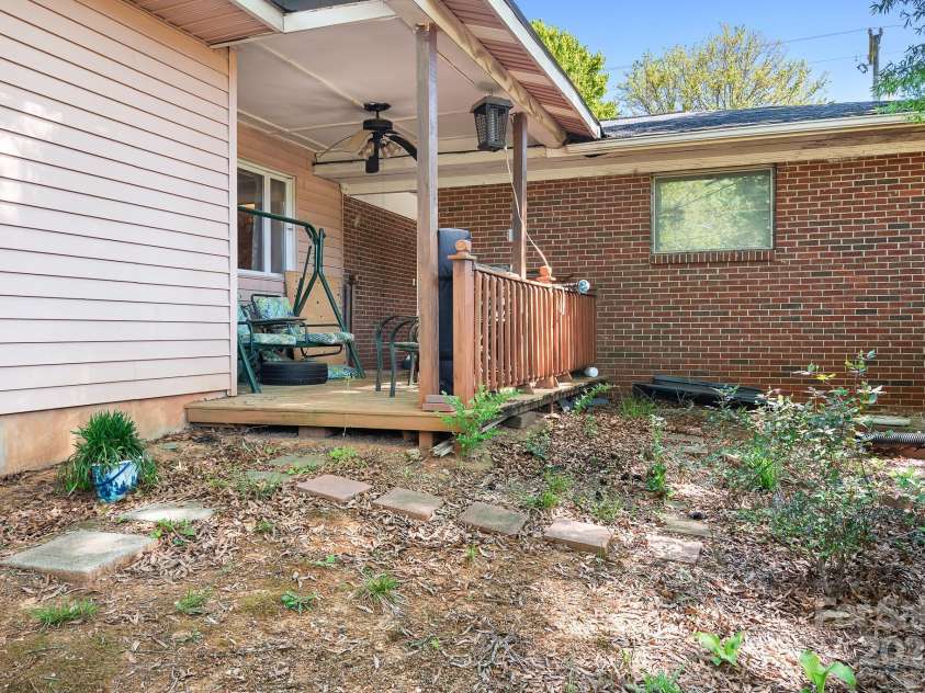 3265 Innes Street, Salisbury, NC 28144.  MLS# CAR4249369, YatesRealty ID 10828. 
