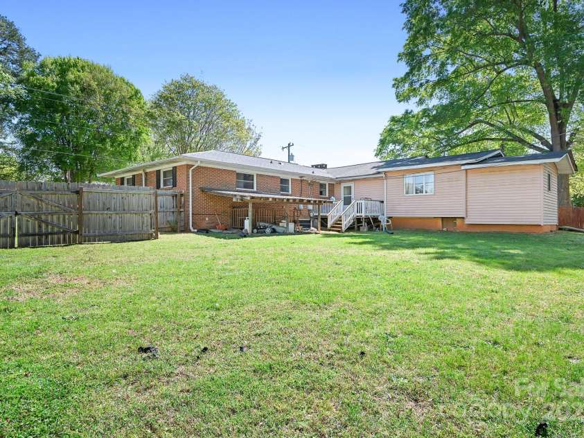 3265 Innes Street, Salisbury, NC 28144.  MLS# CAR4249369, YatesRealty ID 10828. 