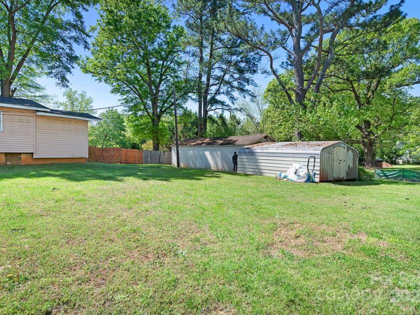 3265 Innes Street, Salisbury, NC 28144.  MLS# CAR4249369, YatesRealty ID 10828. 