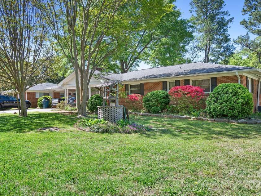 3265 Innes Street, Salisbury, NC 28144.  MLS# CAR4249369, YatesRealty ID 10828. 