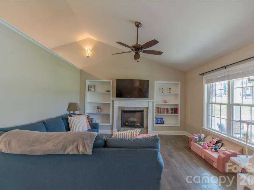 6729 Rollingwood Drive, Clemmons, NC 27012.  MLS# CAR4356578, YatesRealty ID 10830. 
