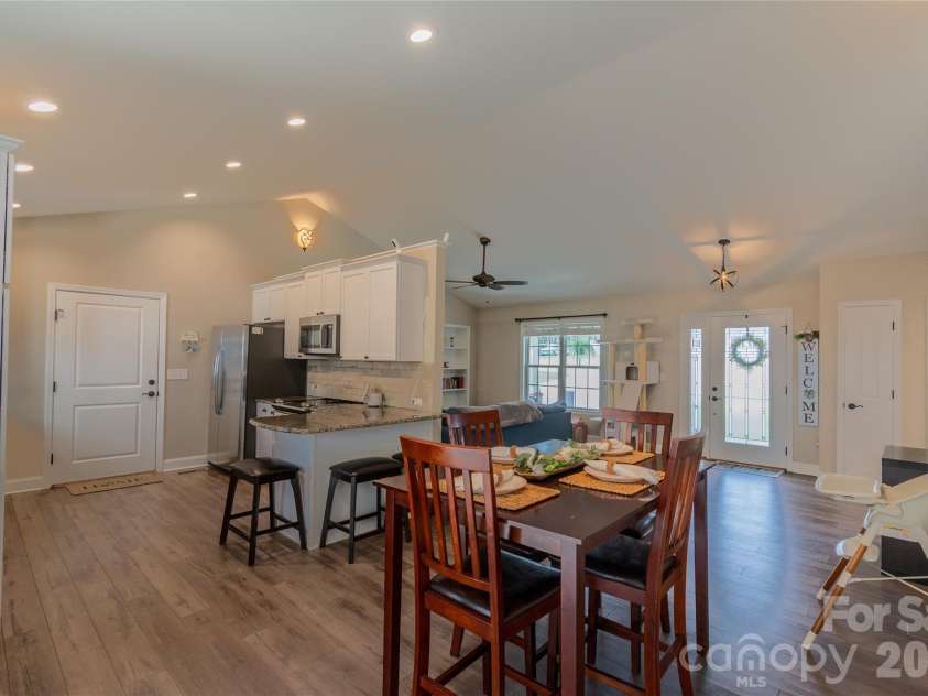 6729 Rollingwood Drive, Clemmons, NC 27012.  MLS# CAR4356578, YatesRealty ID 10830. 