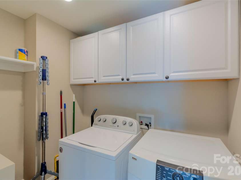 6729 Rollingwood Drive, Clemmons, NC 27012.  MLS# CAR4356578, YatesRealty ID 10830. 