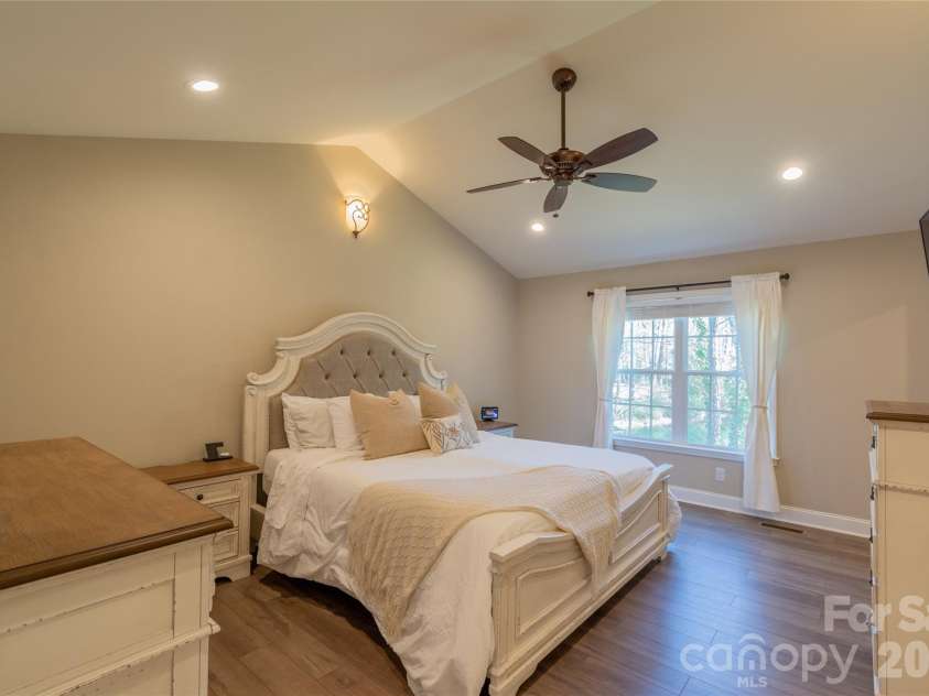6729 Rollingwood Drive, Clemmons, NC 27012.  MLS# CAR4356578, YatesRealty ID 10830. 