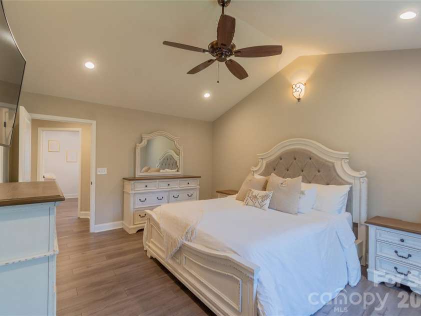 6729 Rollingwood Drive, Clemmons, NC 27012.  MLS# CAR4356578, YatesRealty ID 10830. 