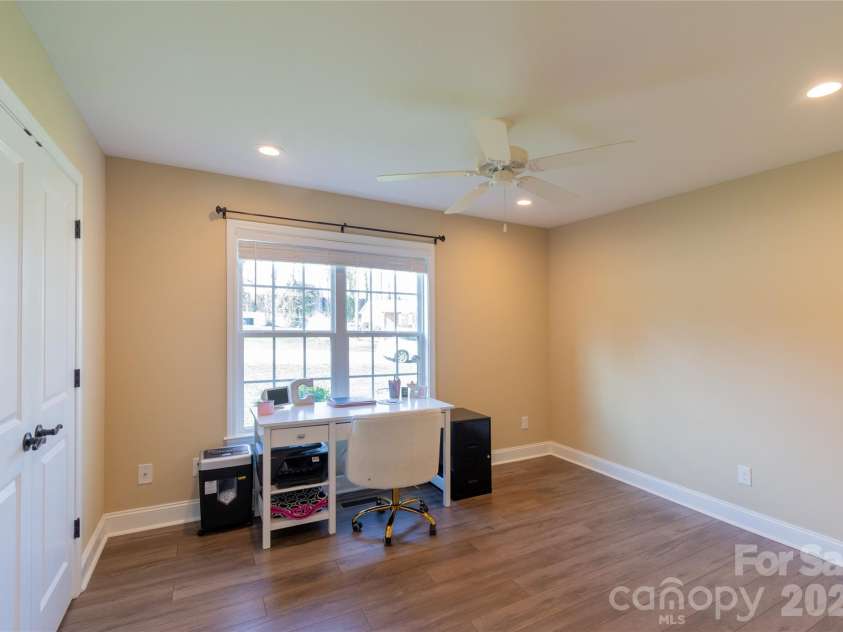 6729 Rollingwood Drive, Clemmons, NC 27012.  MLS# CAR4356578, YatesRealty ID 10830. 