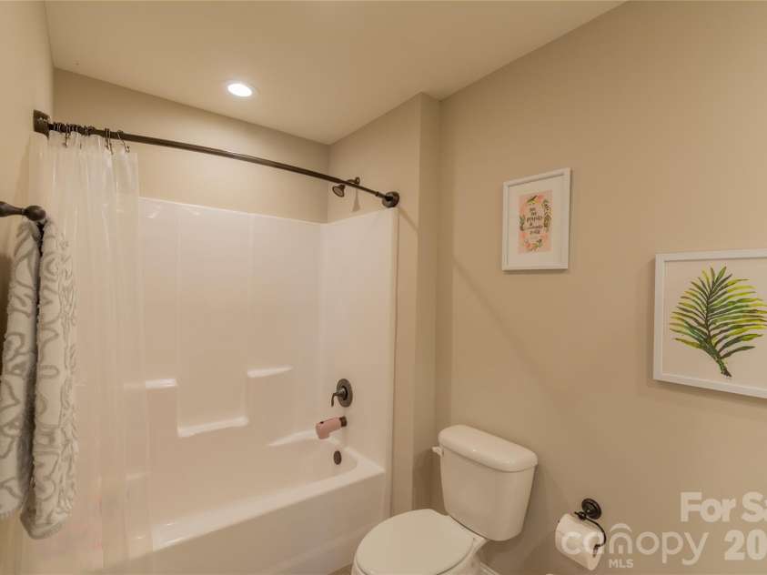 6729 Rollingwood Drive, Clemmons, NC 27012.  MLS# CAR4356578, YatesRealty ID 10830. 