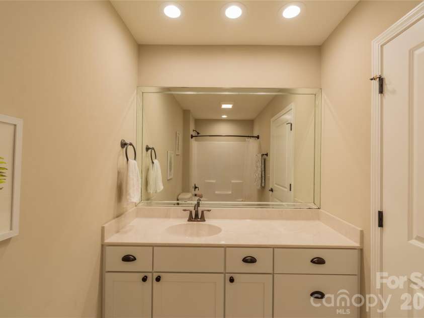 6729 Rollingwood Drive, Clemmons, NC 27012.  MLS# CAR4356578, YatesRealty ID 10830. 