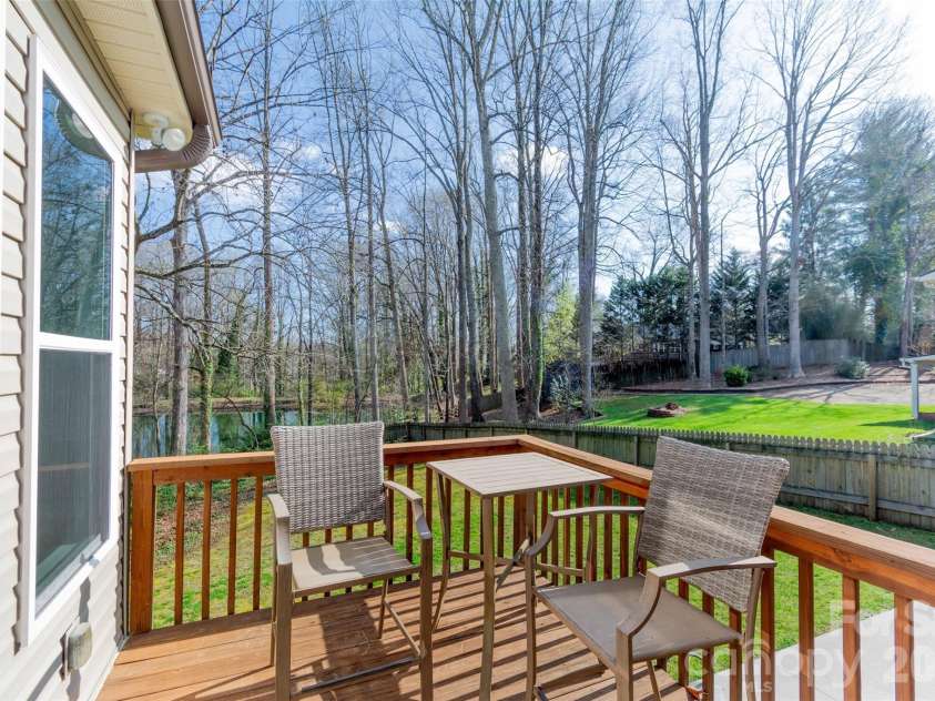 6729 Rollingwood Drive, Clemmons, NC 27012.  MLS# CAR4356578, YatesRealty ID 10830. 