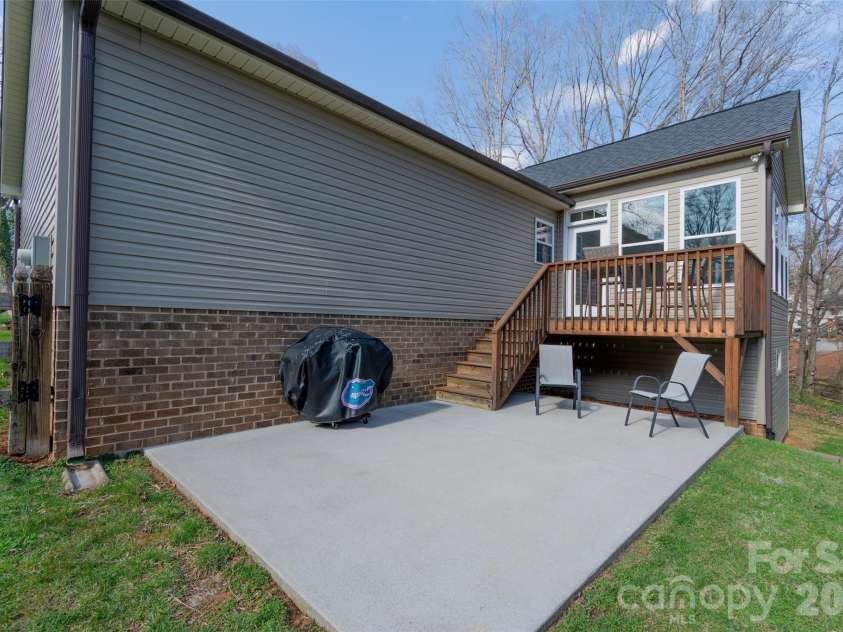 6729 Rollingwood Drive, Clemmons, NC 27012.  MLS# CAR4356578, YatesRealty ID 10830. 