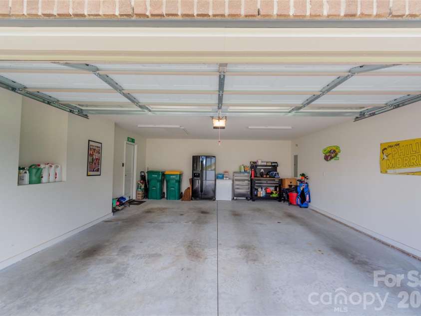 6729 Rollingwood Drive, Clemmons, NC 27012.  MLS# CAR4356578, YatesRealty ID 10830. 