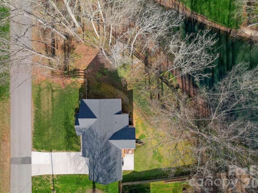 6729 Rollingwood Drive, Clemmons, NC 27012.  MLS# CAR4356578, YatesRealty ID 10830. 