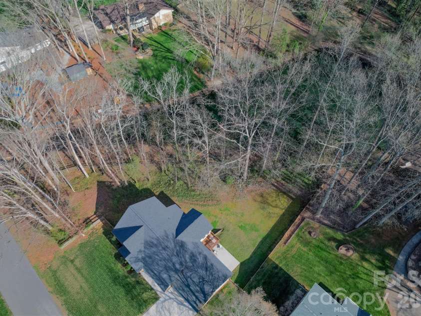 6729 Rollingwood Drive, Clemmons, NC 27012.  MLS# CAR4356578, YatesRealty ID 10830. 