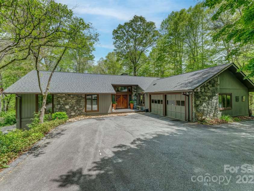 207 Kingfisher Road, Brevard, NC 28712.  MLS# CAR4253015, YatesRealty ID 10831. 