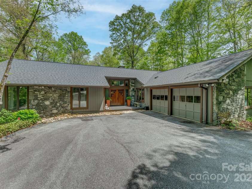 207 Kingfisher Road, Brevard, NC 28712.  MLS# CAR4253015, YatesRealty ID 10831. 