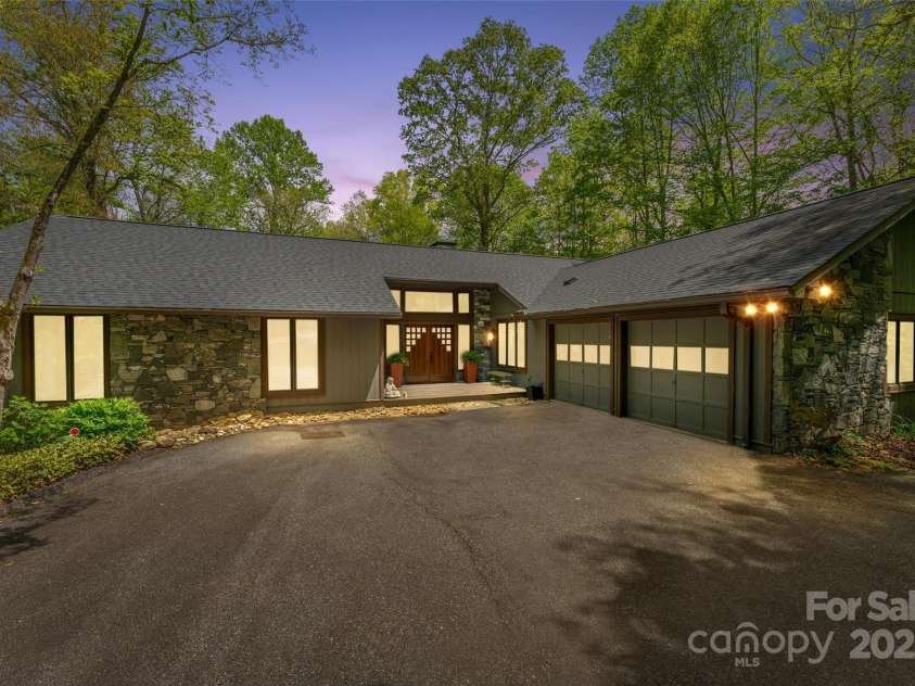 207 Kingfisher Road, Brevard, NC 28712.  MLS# CAR4253015, YatesRealty ID 10831. 