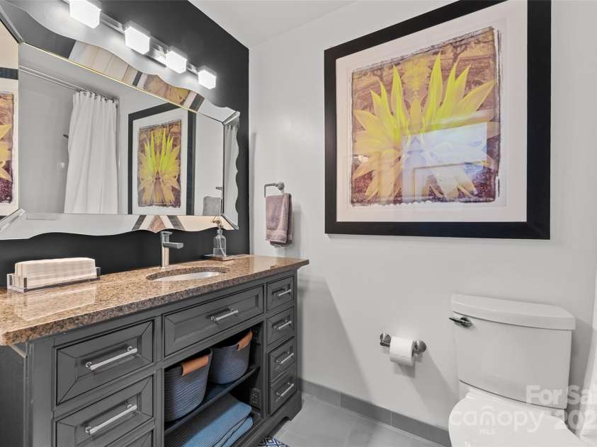 207 Kingfisher Road, Brevard, NC 28712.  MLS# CAR4253015, YatesRealty ID 10831. Full bath