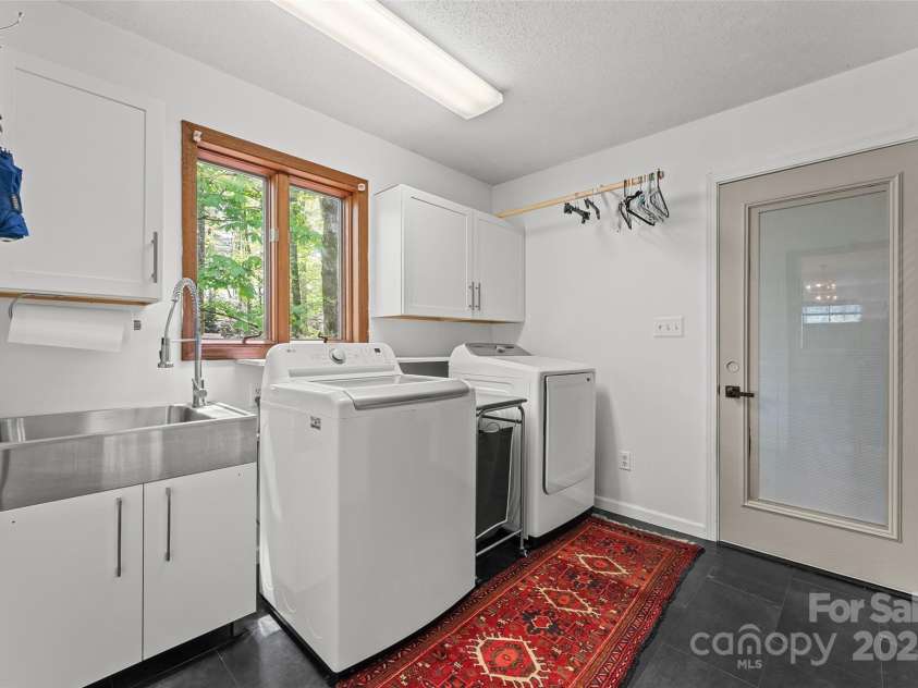 207 Kingfisher Road, Brevard, NC 28712.  MLS# CAR4253015, YatesRealty ID 10831. Laundry/mud room