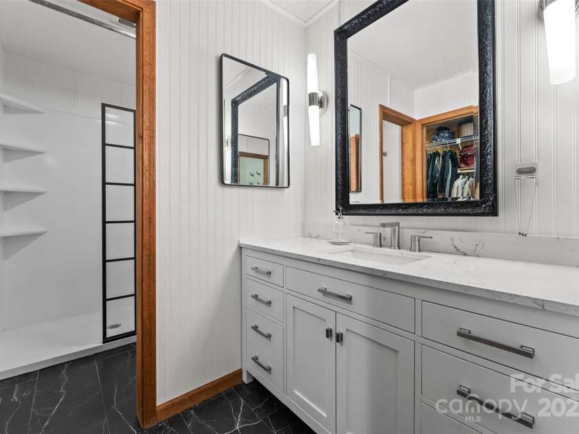 207 Kingfisher Road, Brevard, NC 28712.  MLS# CAR4253015, YatesRealty ID 10831. Main bath