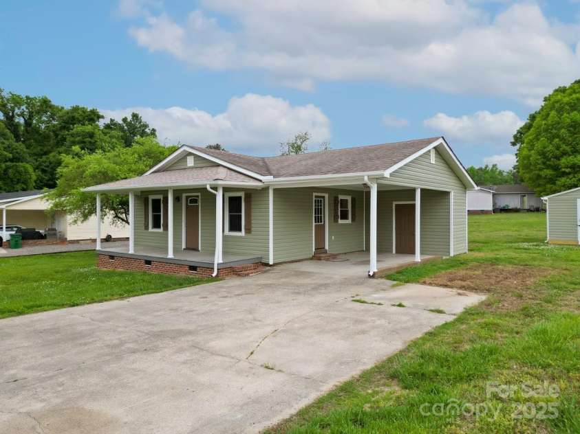 210 Stonefield Lane, Salisbury, NC 28146.  MLS# CAR4254341, YatesRealty ID 10832. 