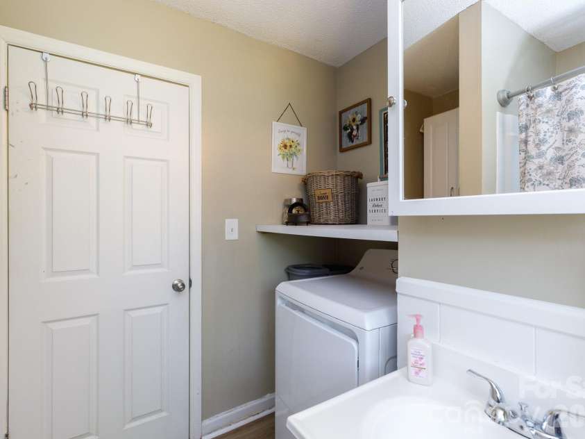 2640 Meadow Lark Lane, Gastonia, NC 28056.  MLS# CAR4364161, YatesRealty ID 10832. 