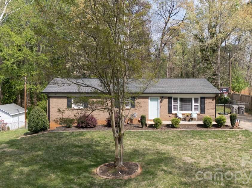 2640 Meadow Lark Lane, Gastonia, NC 28056.  MLS# CAR4364161, YatesRealty ID 10832. Greenery galore!